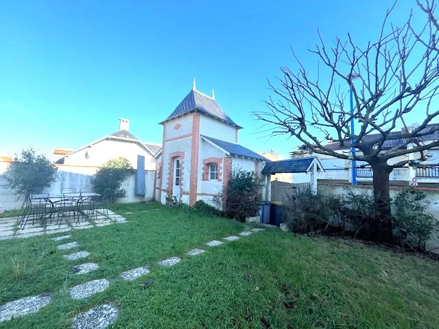 Villa du XIXe siècle avec dépendances et vue océan à Saint-Jean-de-Monts 