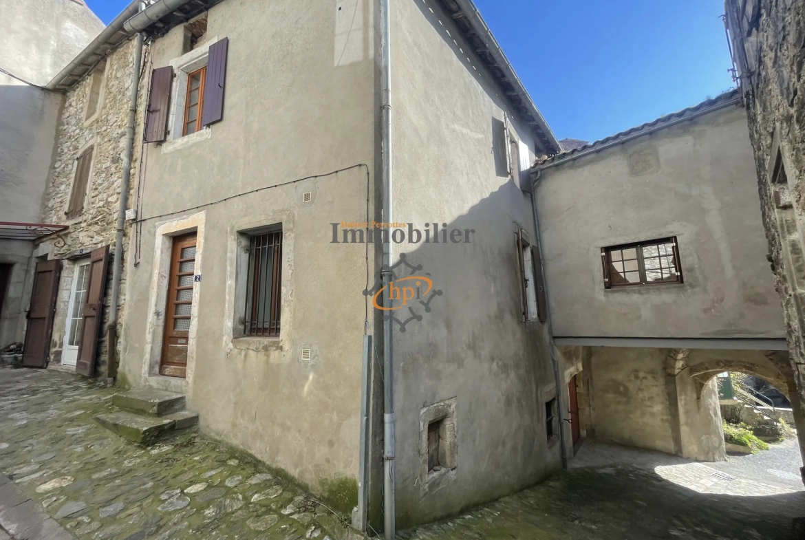 Maison de village en pierres à Brusque, 104 m2 avec balcon et vue sur la rivière 