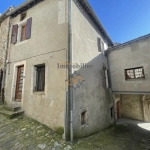 Maison de village en pierres à Brusque, 104 m2 avec balcon et vue sur la rivière