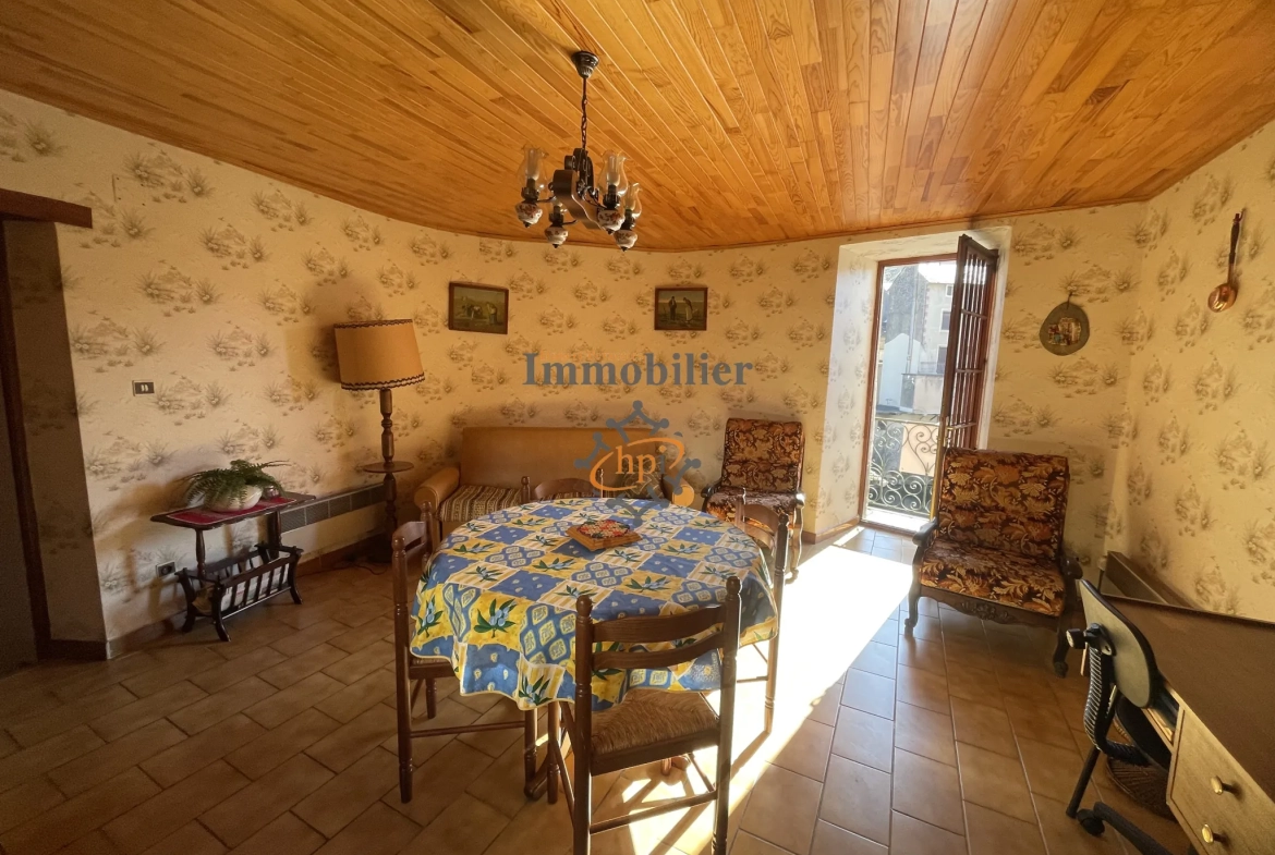 Maison de village en pierres à Brusque, 104 m2 avec balcon et vue sur la rivière 
