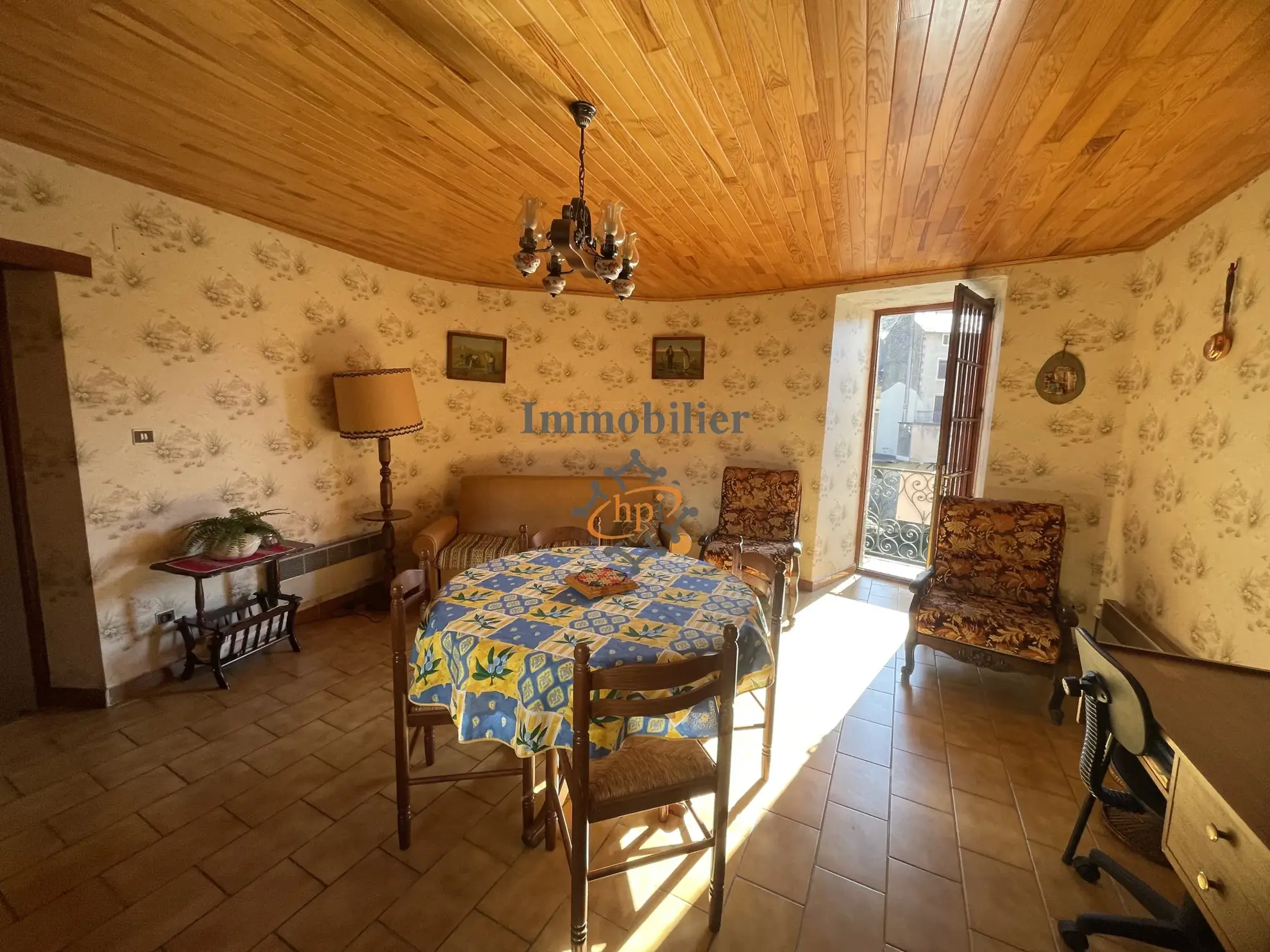 Maison de village en pierres à Brusque, 104 m2 avec balcon et vue sur la rivière 