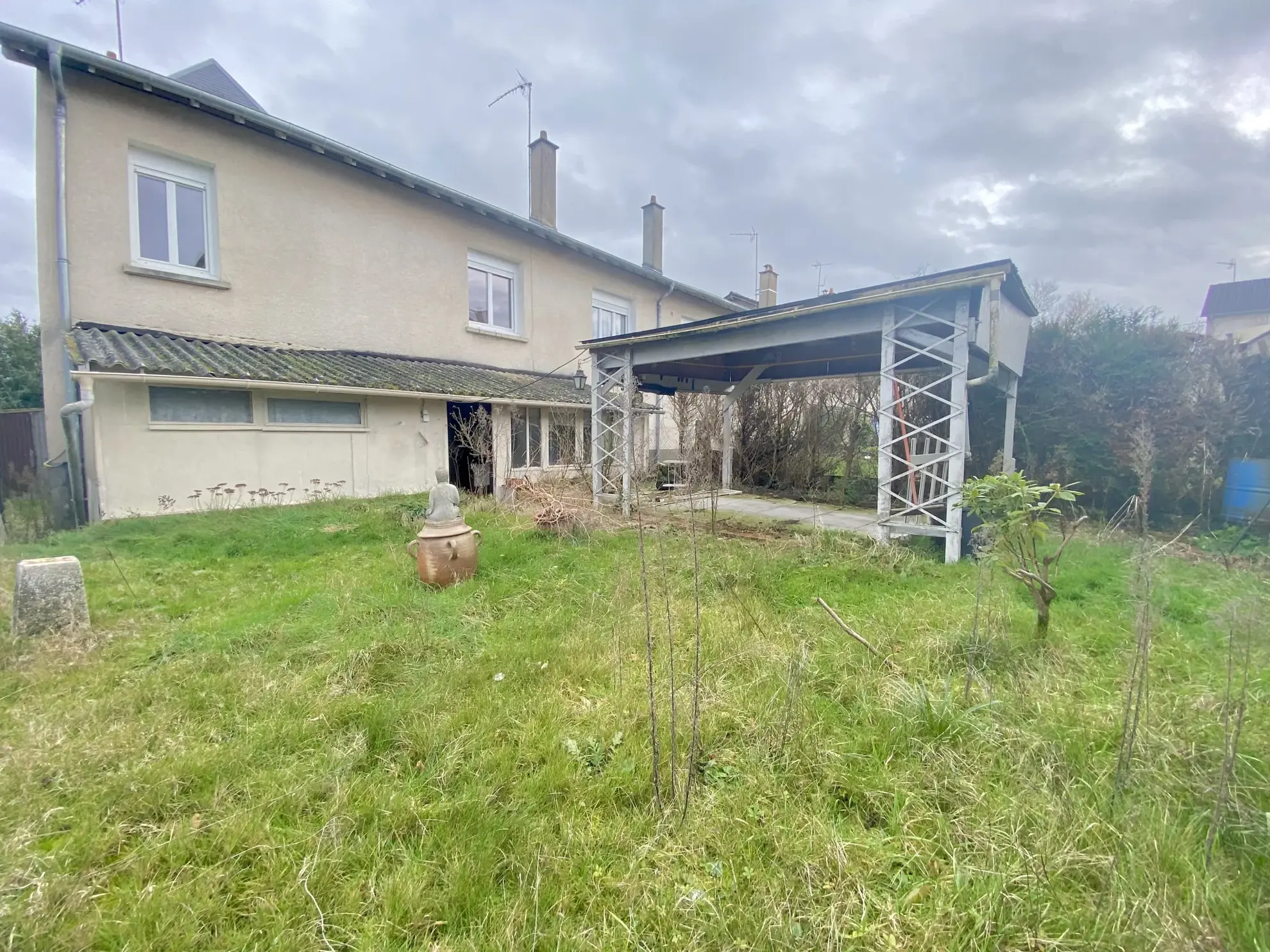 Maison mitoyenne à Vierzon 89m² avec jardin et garage - Opportunité à saisir 