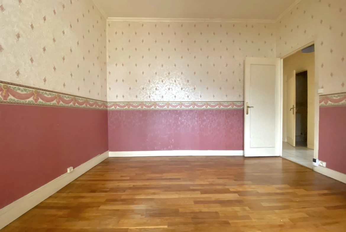 Maison mitoyenne à Vierzon 89m² avec jardin et garage - Opportunité à saisir 
