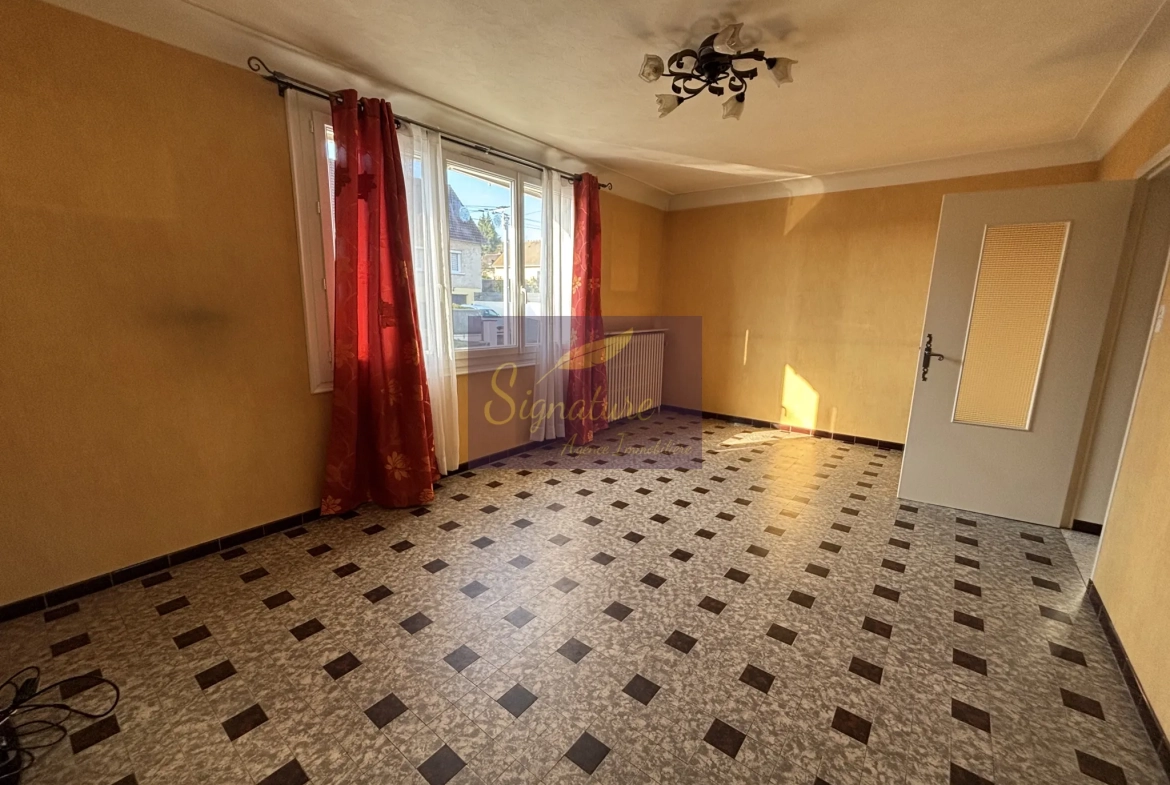 Maison indépendante avec grand terrain à La Chapelle Saint Aubin, 2 chambres, potentiel d’agrandissement 