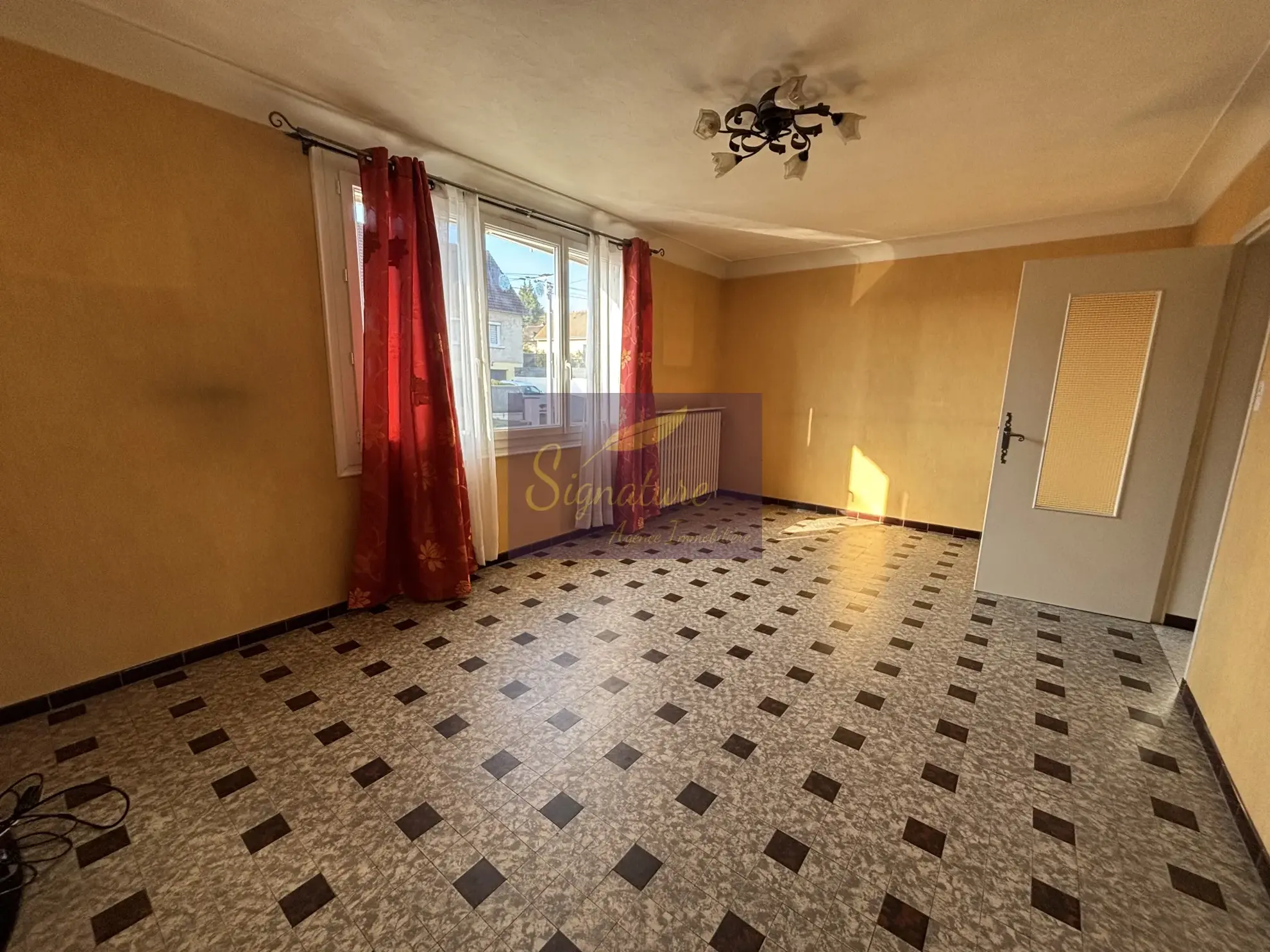 Maison indépendante avec grand terrain à La Chapelle Saint Aubin, 2 chambres, potentiel d’agrandissement 