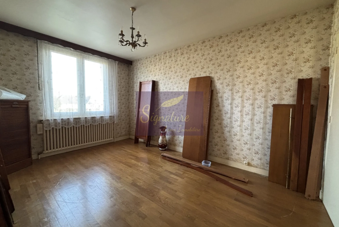 Maison indépendante avec grand terrain à La Chapelle Saint Aubin, 2 chambres, potentiel d’agrandissement 