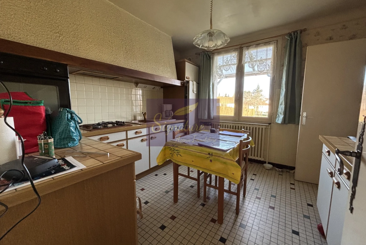 Maison indépendante avec grand terrain à La Chapelle Saint Aubin, 2 chambres, potentiel d’agrandissement 