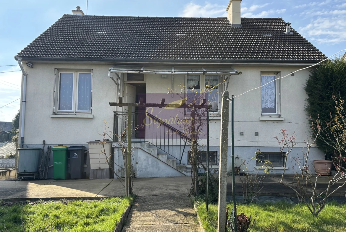 Maison indépendante avec grand terrain à La Chapelle Saint Aubin, 2 chambres, potentiel d’agrandissement 