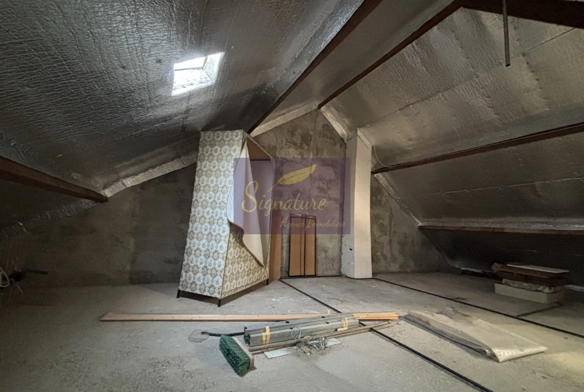 Maison indépendante avec grand terrain à La Chapelle Saint Aubin, 2 chambres, potentiel d’agrandissement 