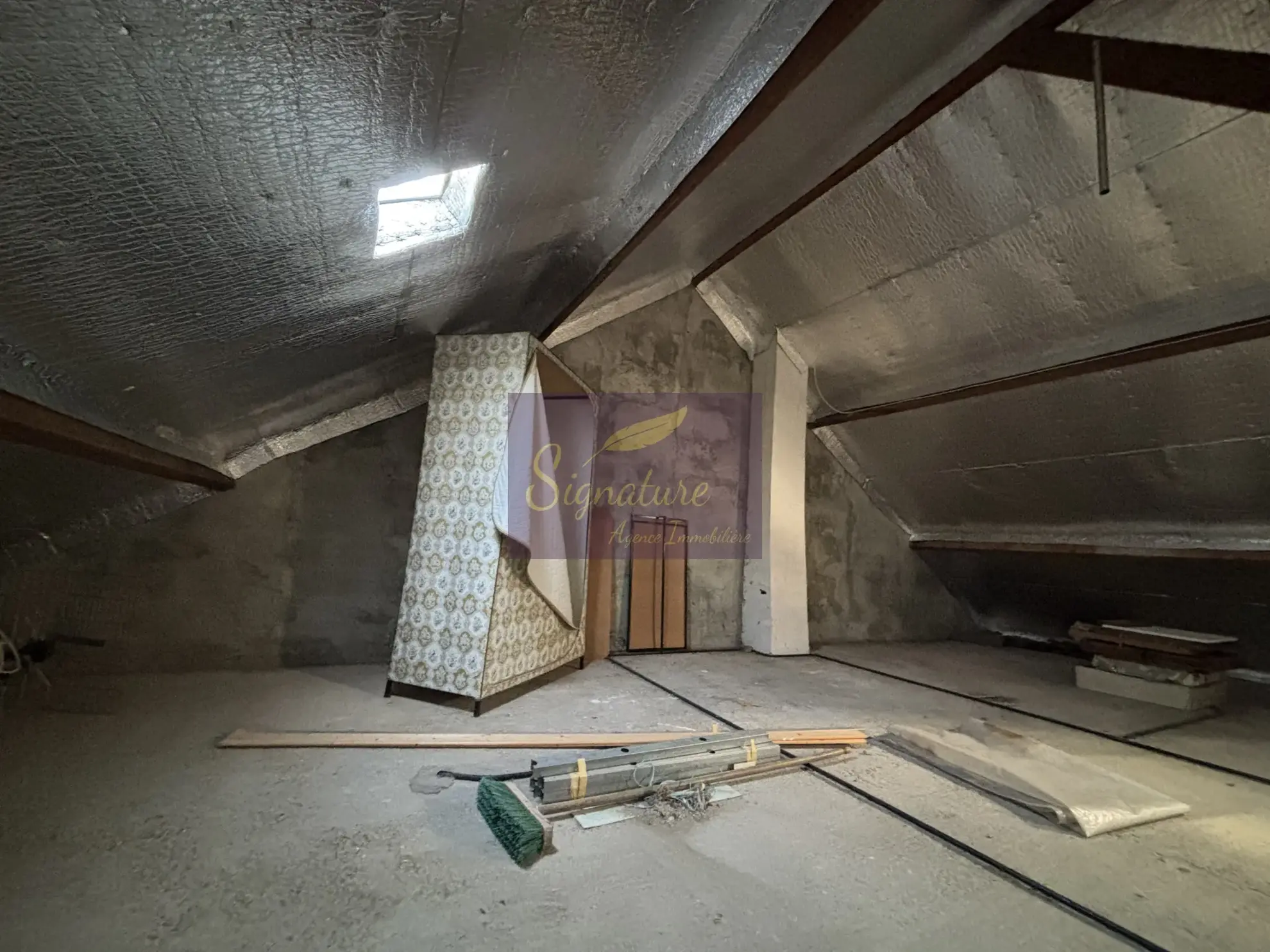 Maison indépendante avec grand terrain à La Chapelle Saint Aubin, 2 chambres, potentiel d’agrandissement 