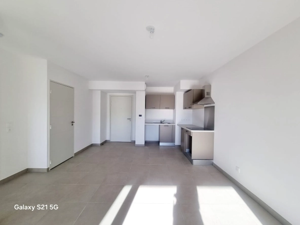 Appartement T2 neuf avec balcon plein sud à Istres - Résidence de standing 2024
