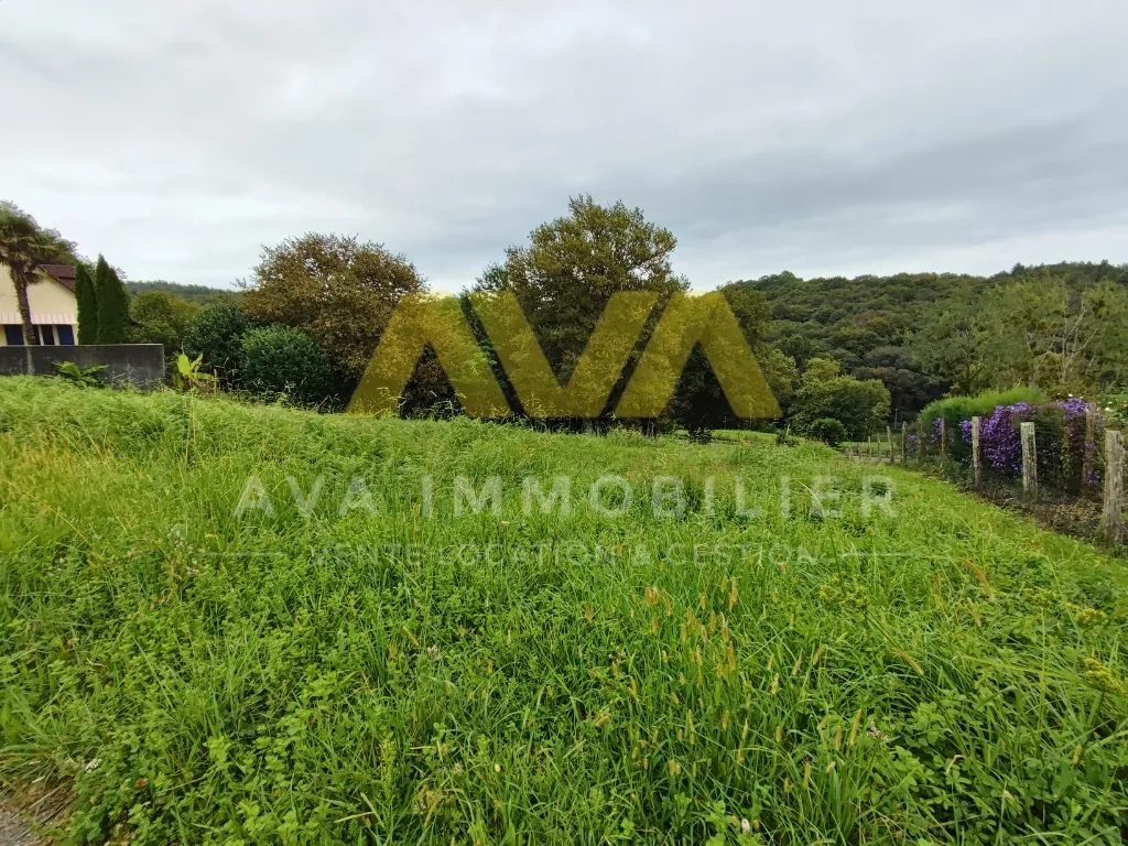 Terrain constructible de 1937 m² à Navarrenx, proche Orthez 