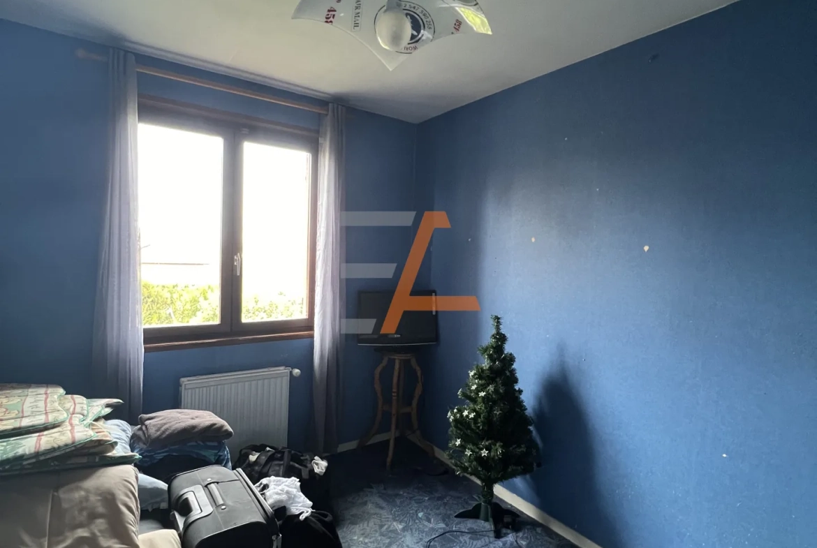 Maison individuelle 4 pièces avec piscine à Le Chambon-Feugerolles 