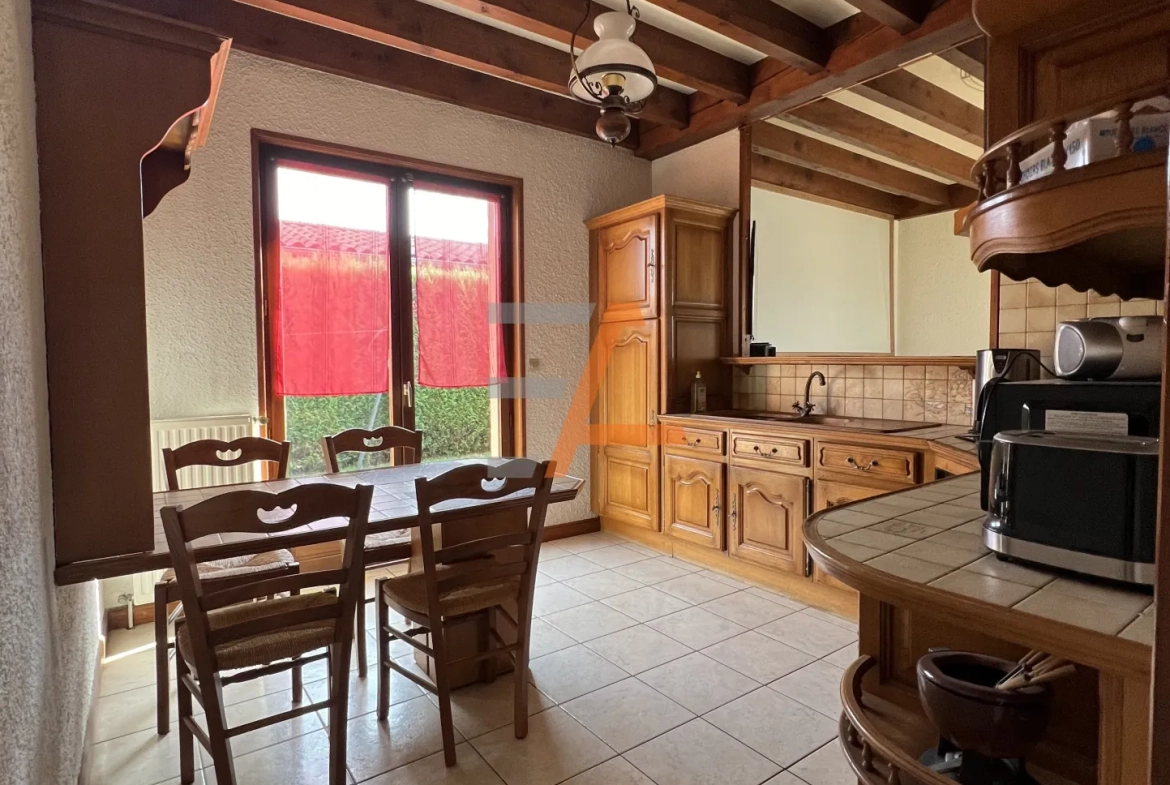 Maison individuelle 4 pièces avec piscine à Le Chambon-Feugerolles 