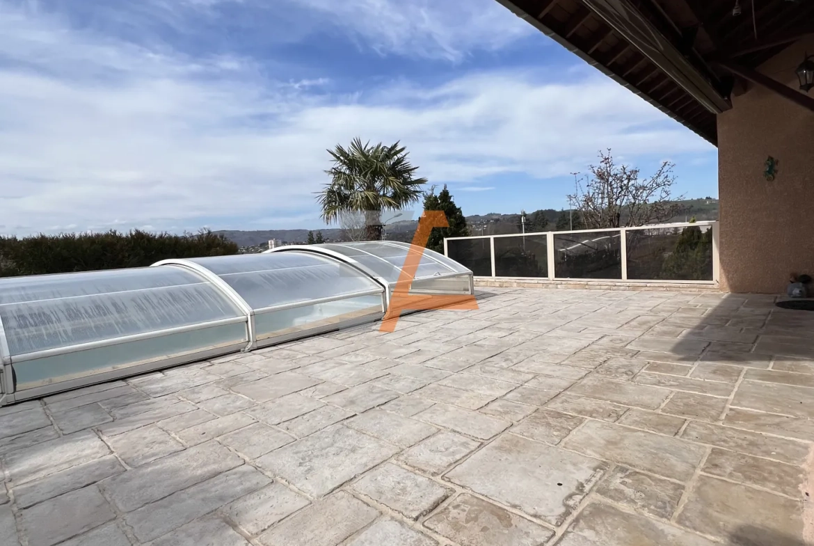 Maison individuelle 4 pièces avec piscine à Le Chambon-Feugerolles 