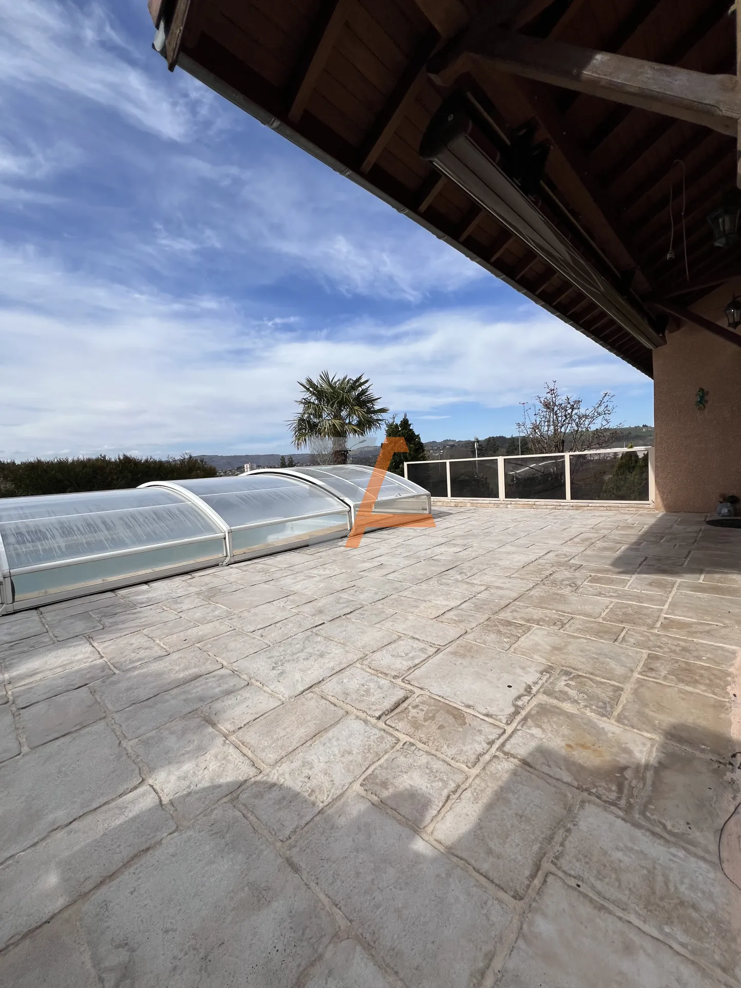 Maison individuelle 4 pièces avec piscine à Le Chambon-Feugerolles 