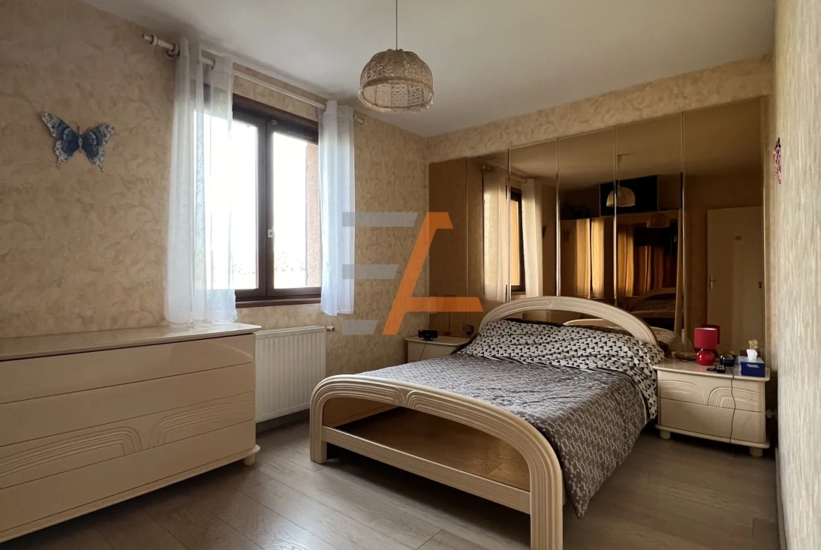 Maison individuelle 4 pièces avec piscine à Le Chambon-Feugerolles 