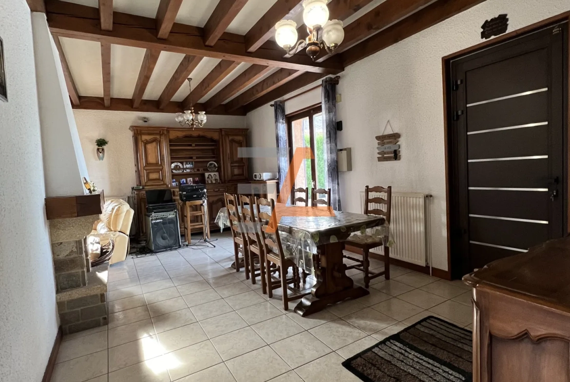 Maison individuelle 4 pièces avec piscine à Le Chambon-Feugerolles 