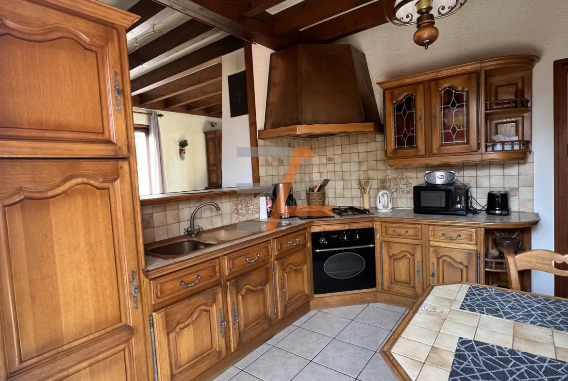 Maison individuelle 4 pièces avec piscine à Le Chambon-Feugerolles 