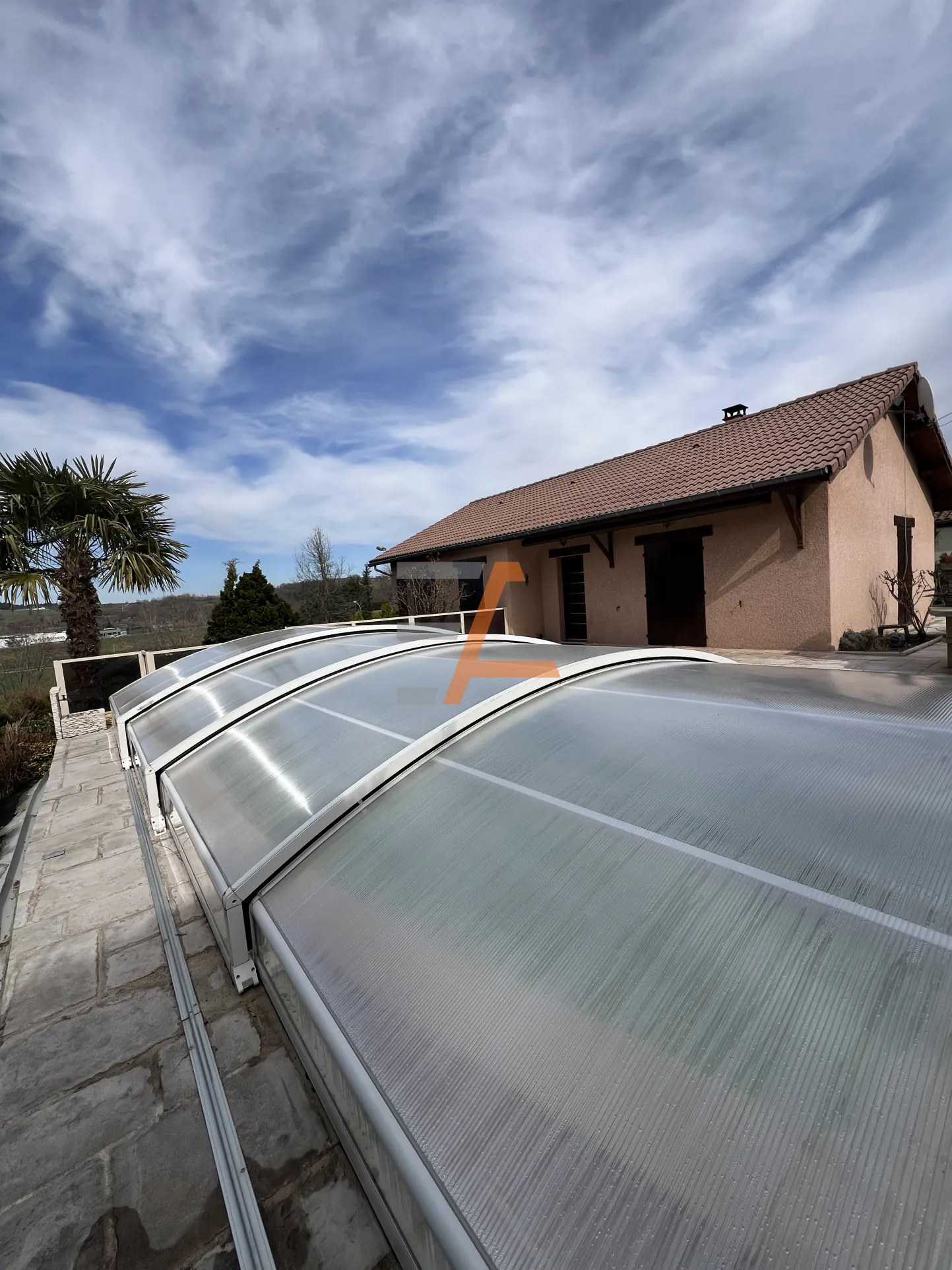 Maison individuelle 4 pièces avec piscine à Le Chambon-Feugerolles 