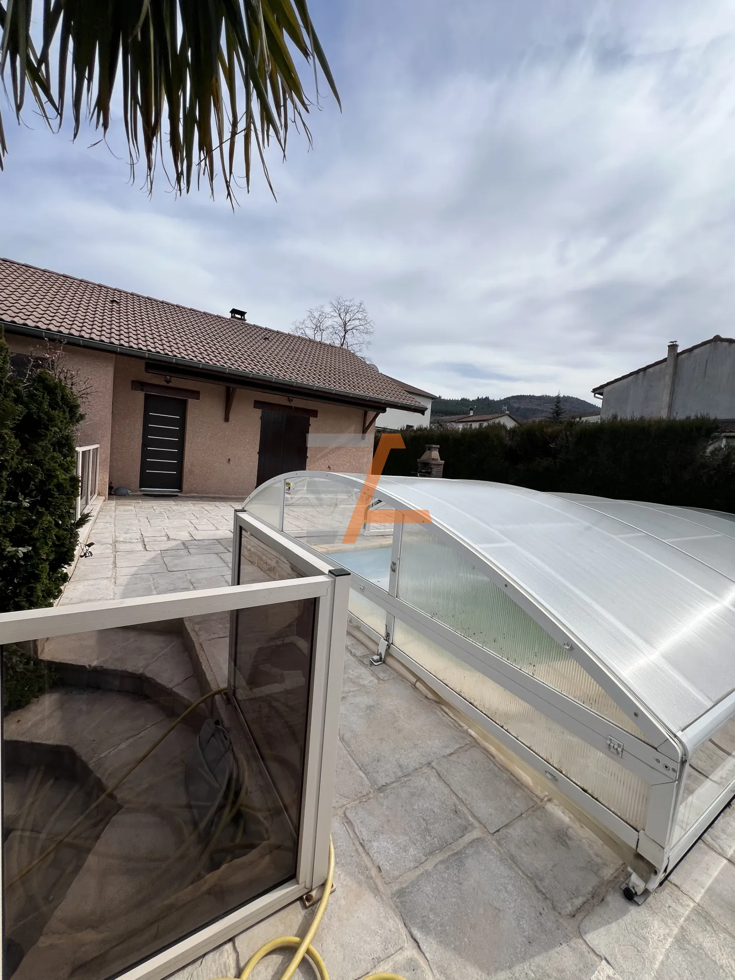 Maison individuelle 4 pièces avec piscine à Le Chambon-Feugerolles 