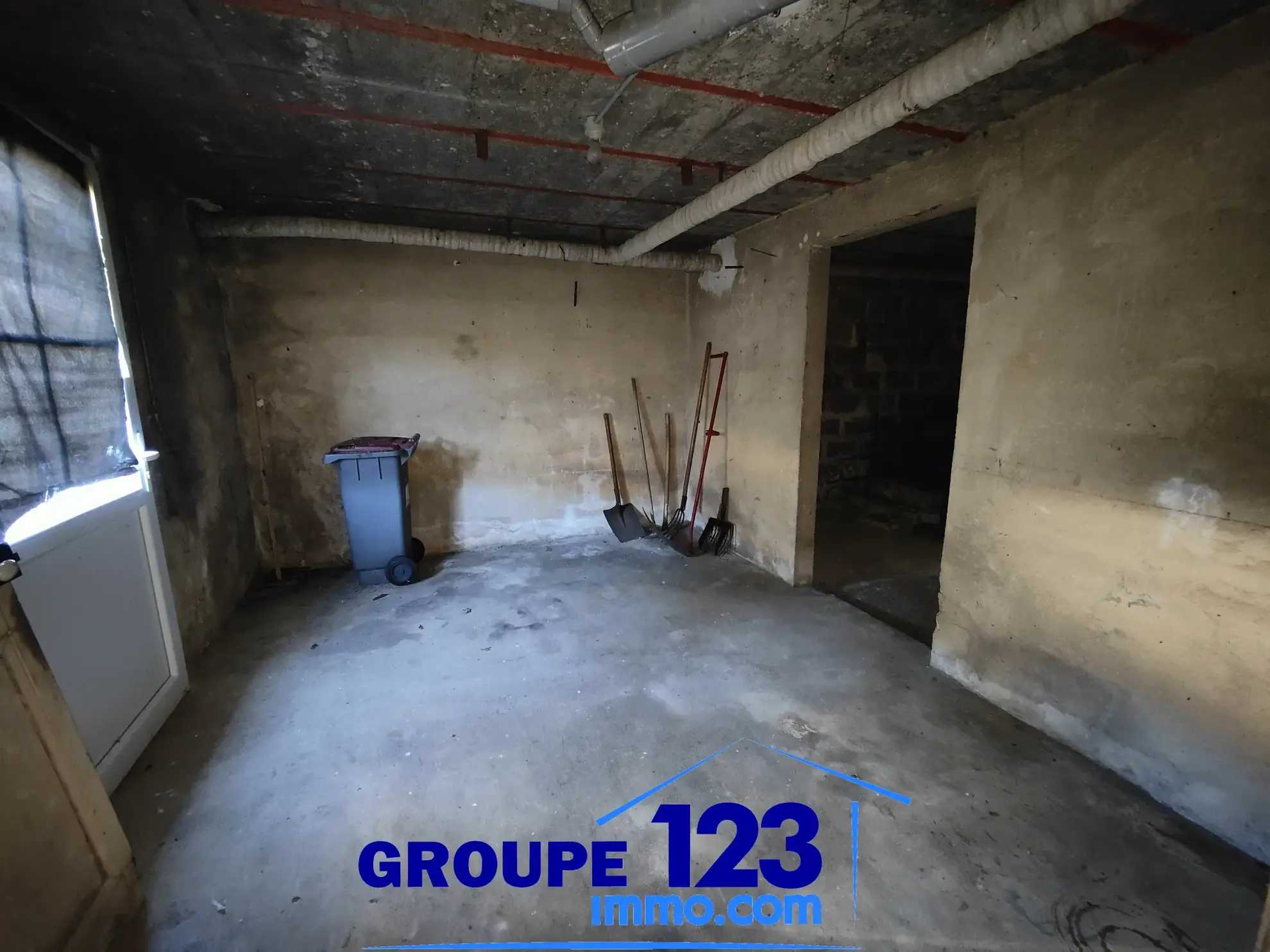 Maison à rénover à Migennes avec jardin et grande potentiel, proche gare et centre-ville 