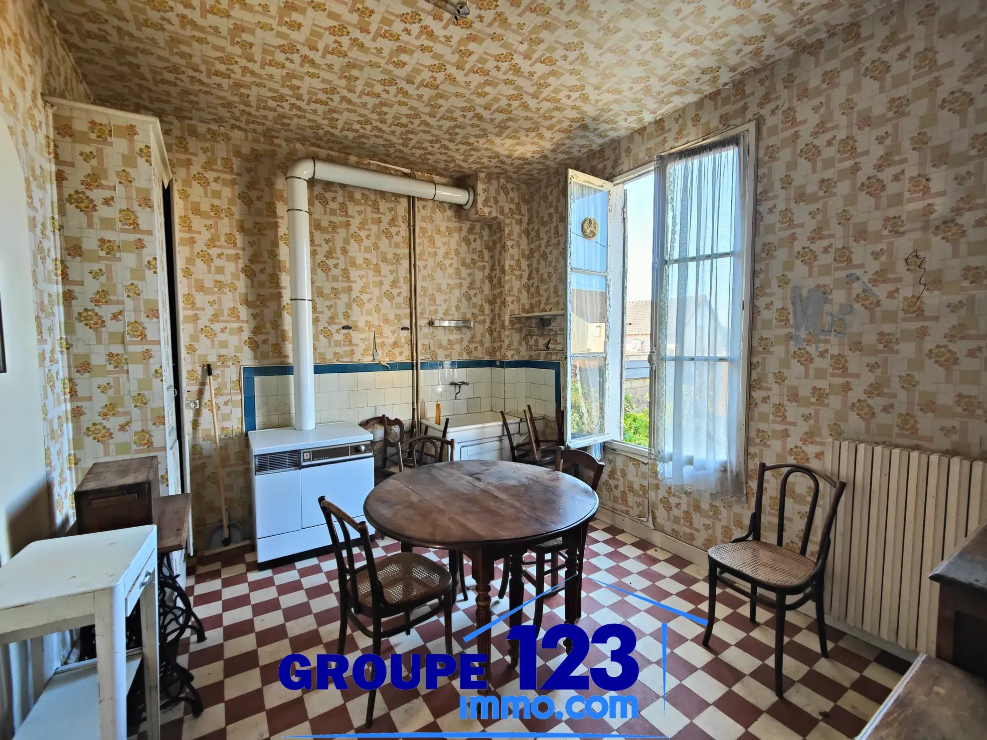 Maison à rénover à Migennes avec jardin et grande potentiel, proche gare et centre-ville 