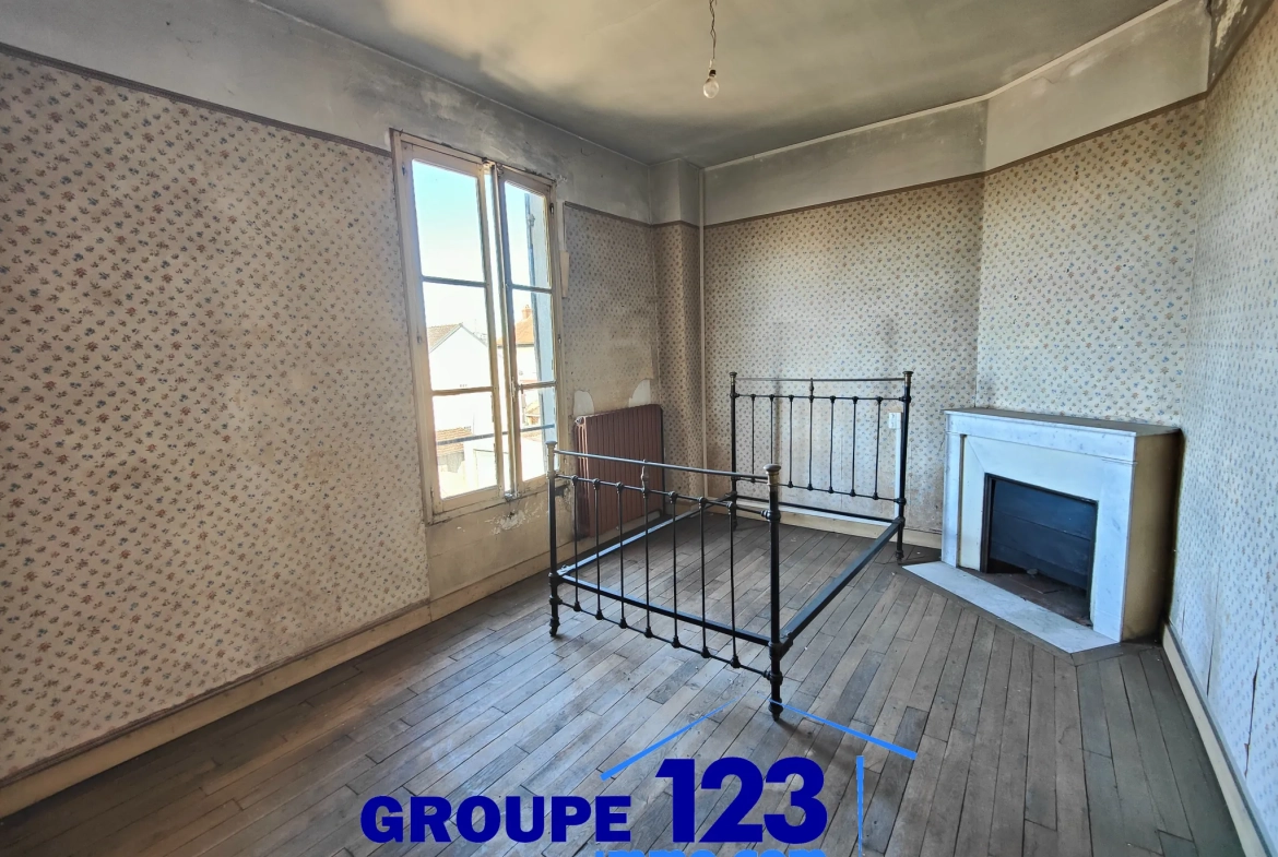 Maison à rénover à Migennes avec jardin et grande potentiel, proche gare et centre-ville 