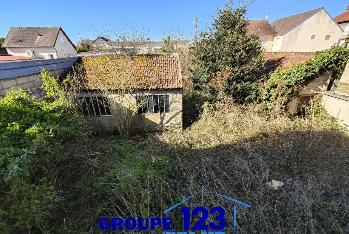 Maison à rénover à Migennes avec jardin et grande potentiel, proche gare et centre-ville 