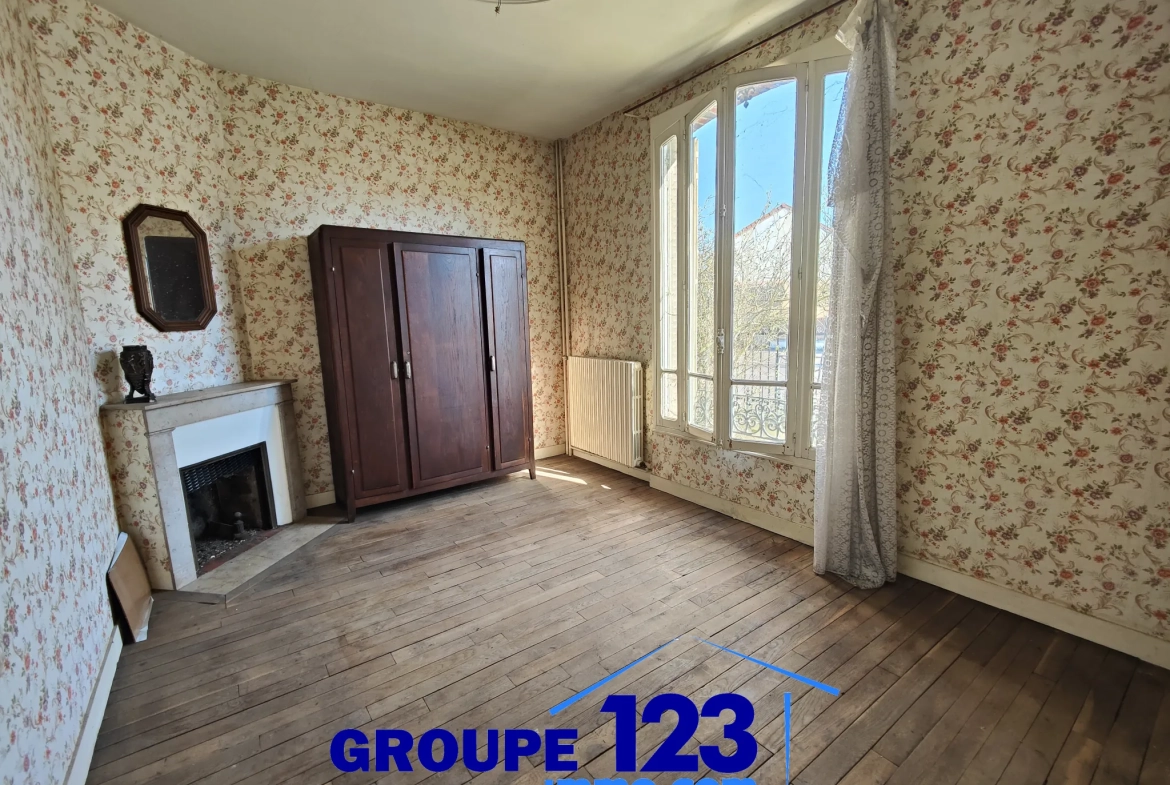 Maison à rénover à Migennes avec jardin et grande potentiel, proche gare et centre-ville 