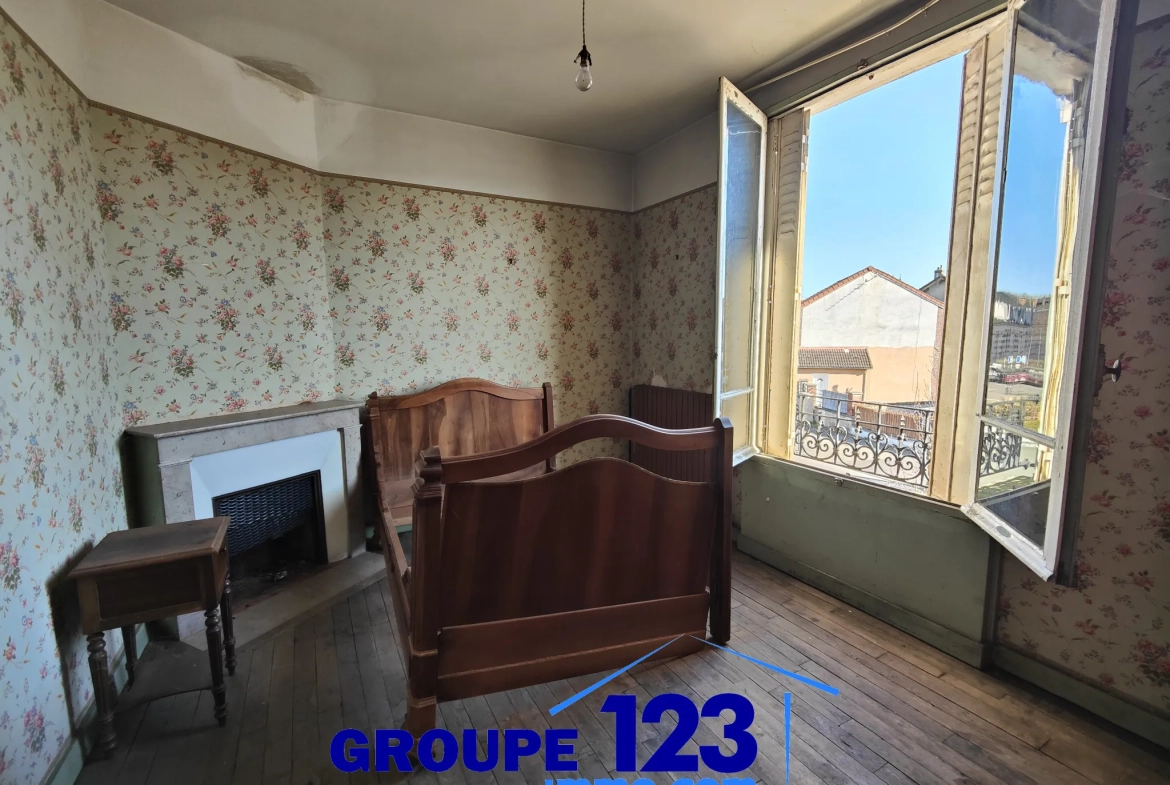 Maison à rénover à Migennes avec jardin et grande potentiel, proche gare et centre-ville 