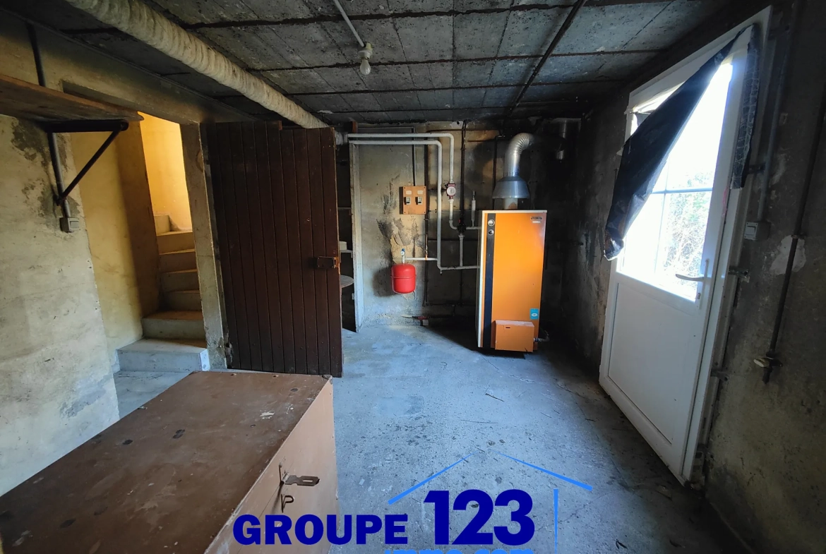 Maison à rénover à Migennes avec jardin et grande potentiel, proche gare et centre-ville 