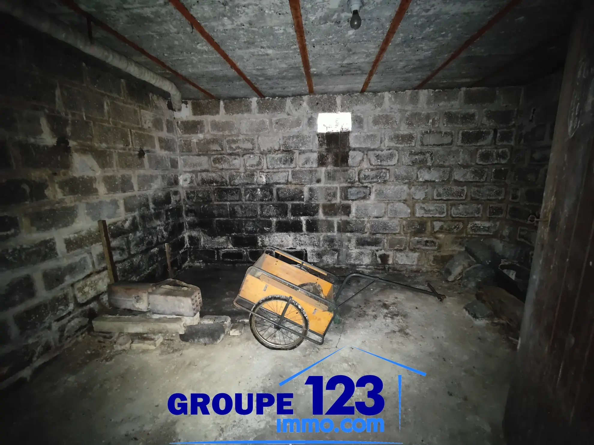 Maison à rénover à Migennes avec jardin et grande potentiel, proche gare et centre-ville 