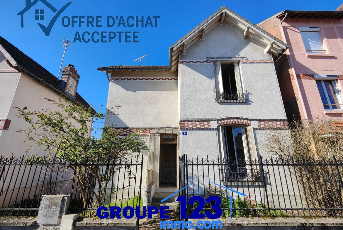 Maison à rénover à Migennes avec jardin et grande potentiel, proche gare et centre-ville 