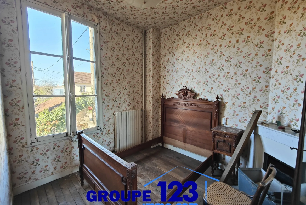Maison à rénover à Migennes avec jardin et grande potentiel, proche gare et centre-ville 