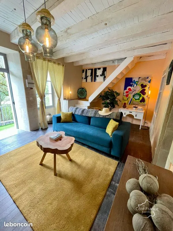 Maison de village rénovée avec vue sur le Lot à Vieillevie (15120) 
