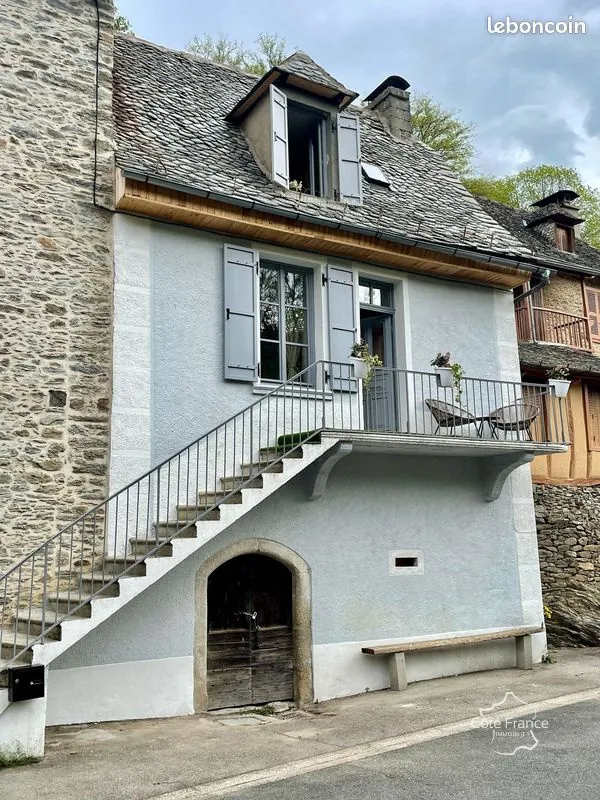 Maison de village rénovée avec vue sur le Lot à Vieillevie (15120) 