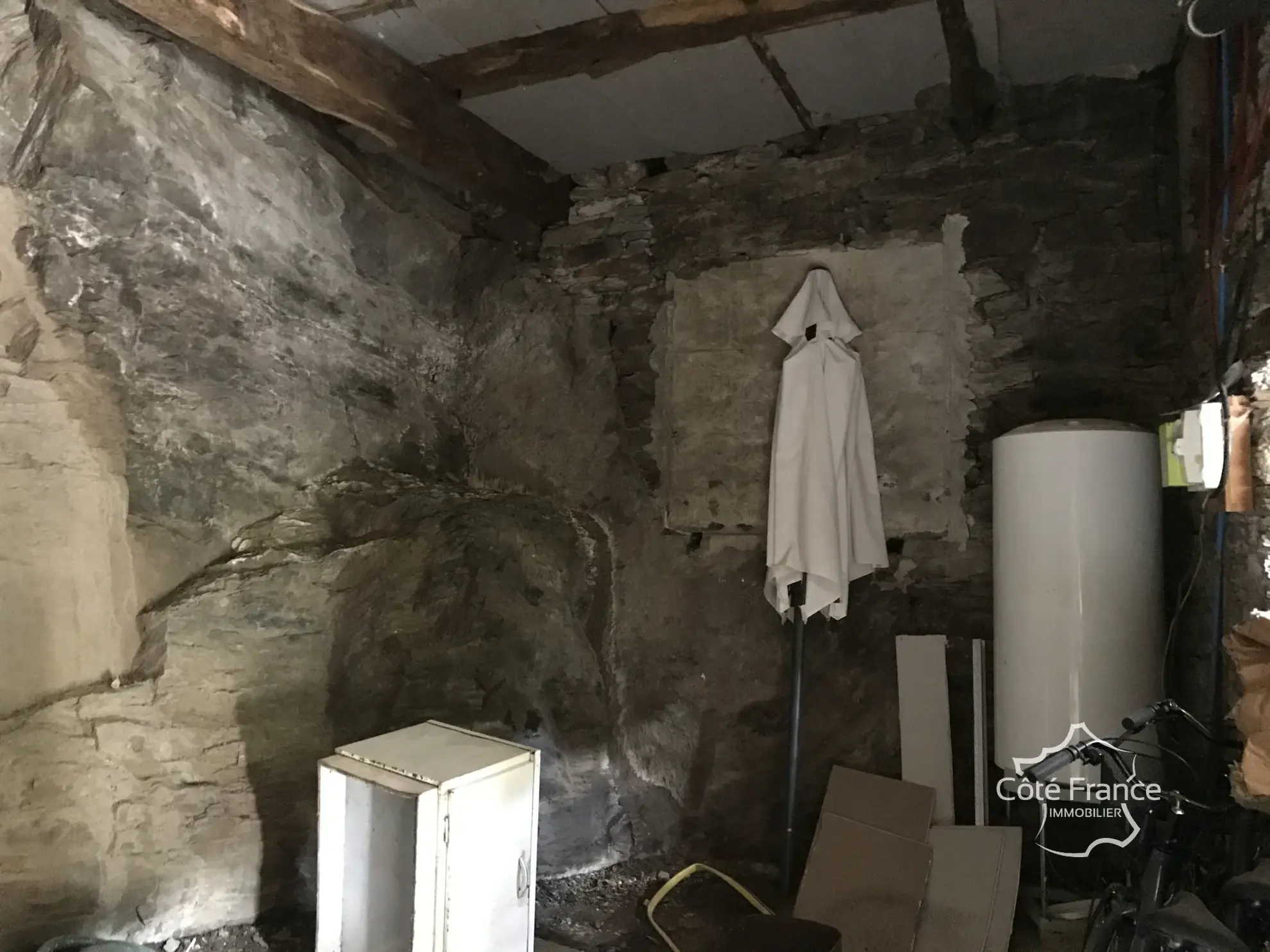 Maison de village rénovée avec vue sur le Lot à Vieillevie (15120) 