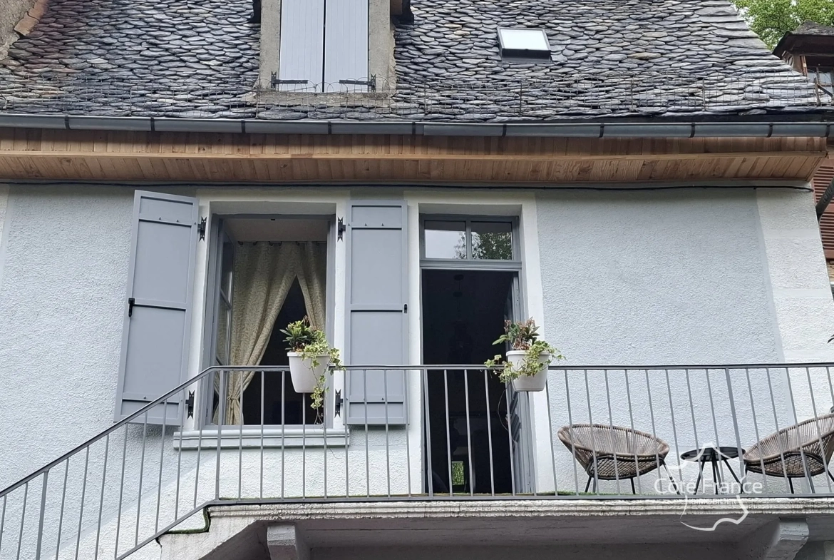 Maison de village rénovée avec vue sur le Lot à Vieillevie (15120) 