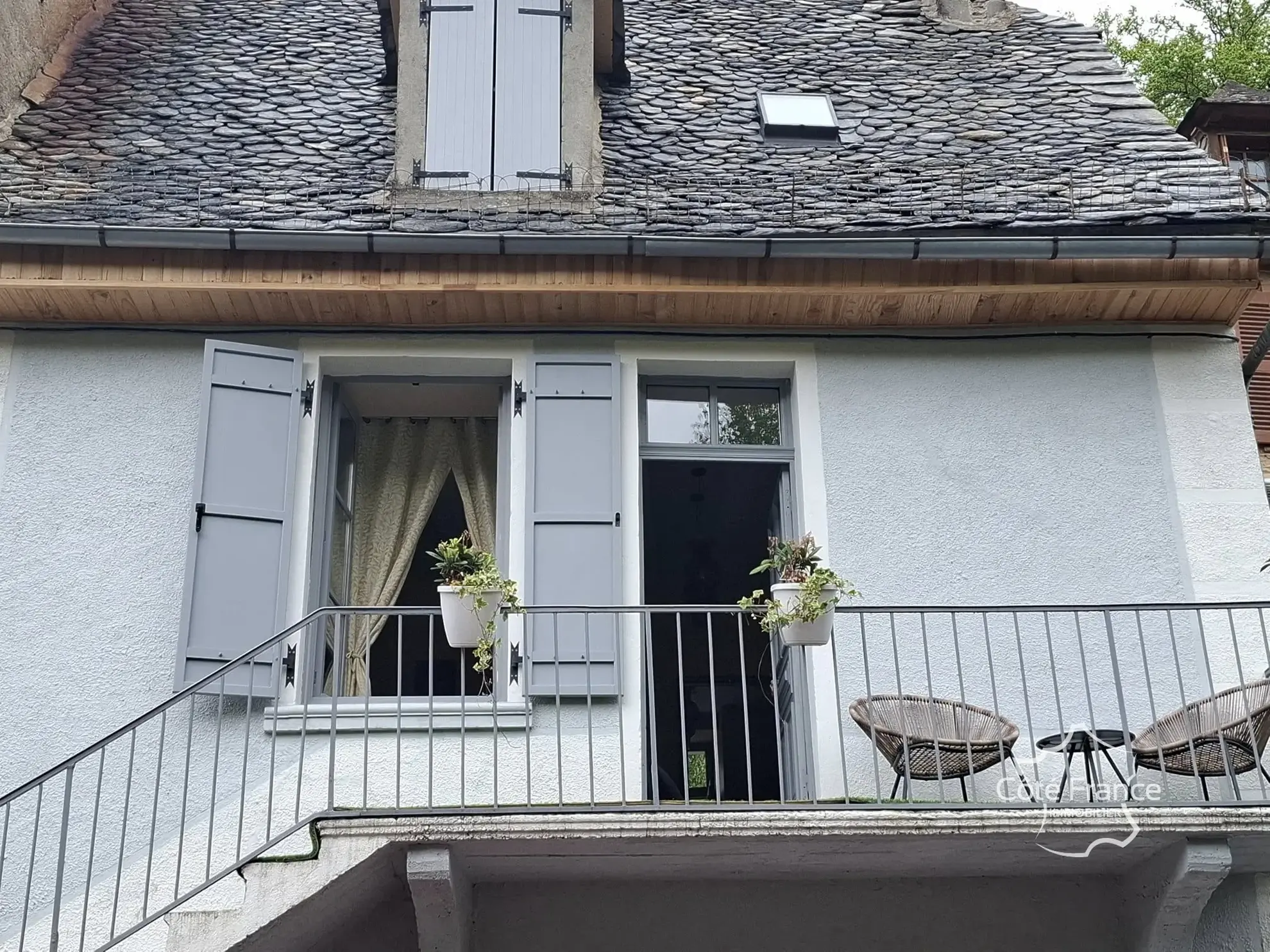 Maison de village rénovée avec vue sur le Lot à Vieillevie (15120) 