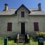 Maison en pierre à Saint-Privat avec grand terrain et potentiel d'aménagement