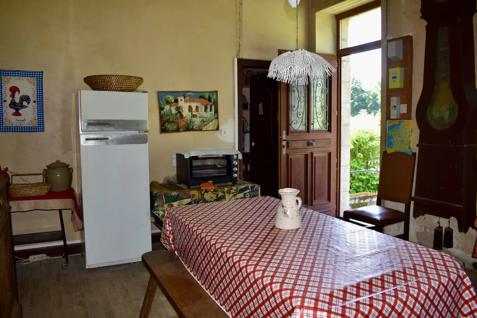 Maison en pierre à Saint-Privat avec grand terrain et potentiel d'aménagement 