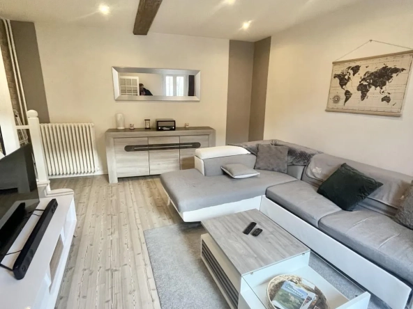 Maison de bourg rénovée à Riom avec extérieur et cave – Idéal investisseur ou premier achat