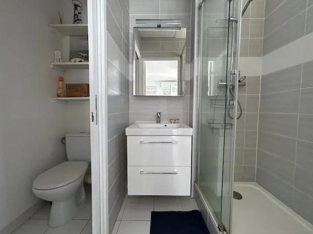 Appartement T2 à Frontignan Plage avec Terrasse, Parking et Vue Mer à Vente 