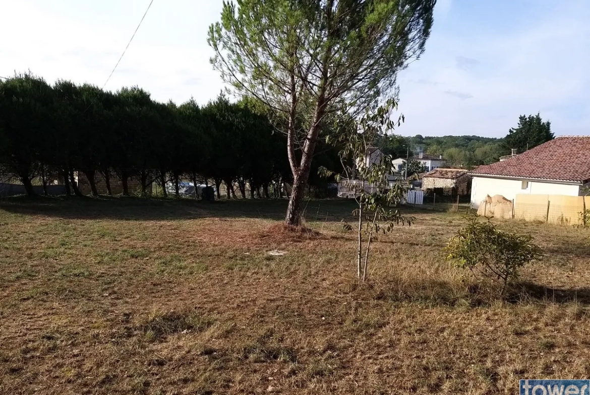Terrain constructible de 827 m² à Garat, proche Soyaux, idéal pour une maison de plain-pied 