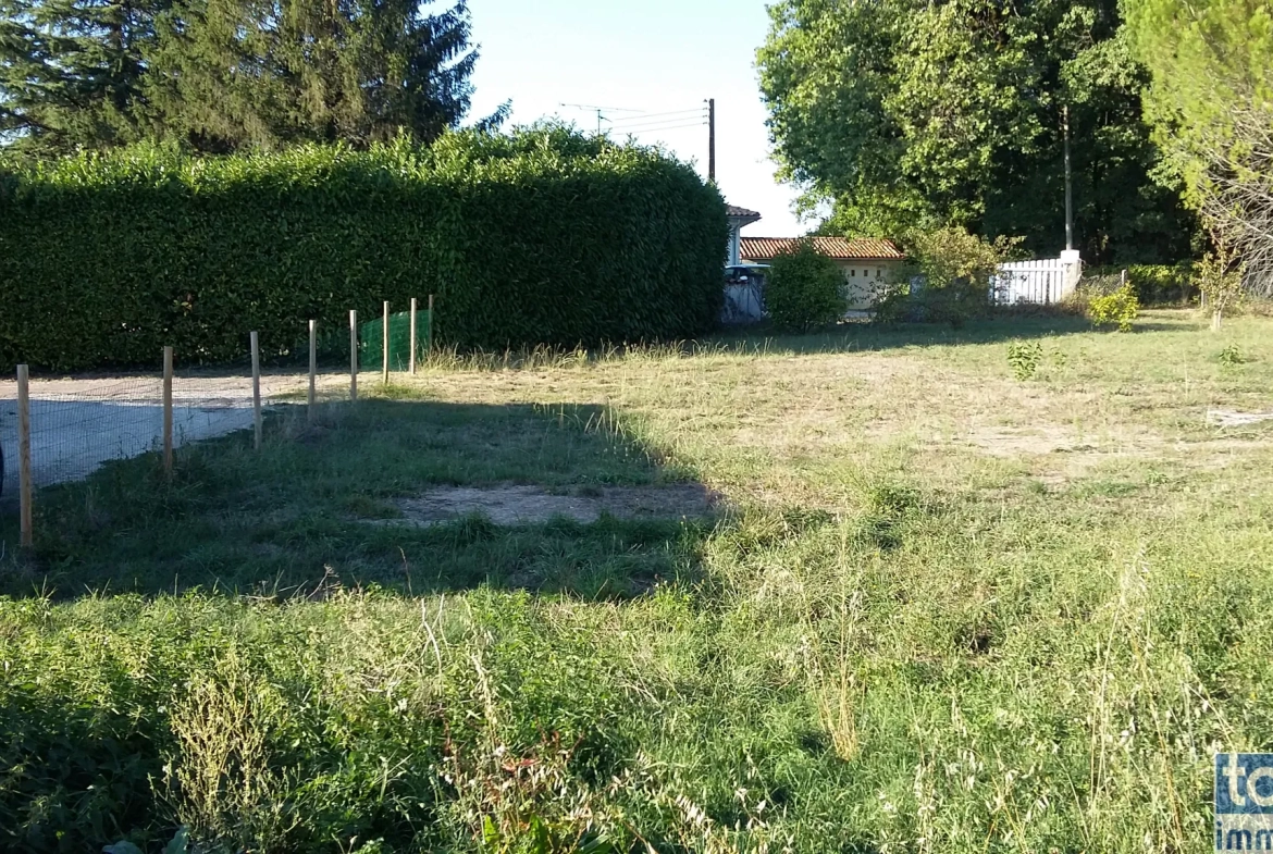 Terrain constructible de 827 m² à Garat, proche Soyaux, idéal pour une maison de plain-pied 