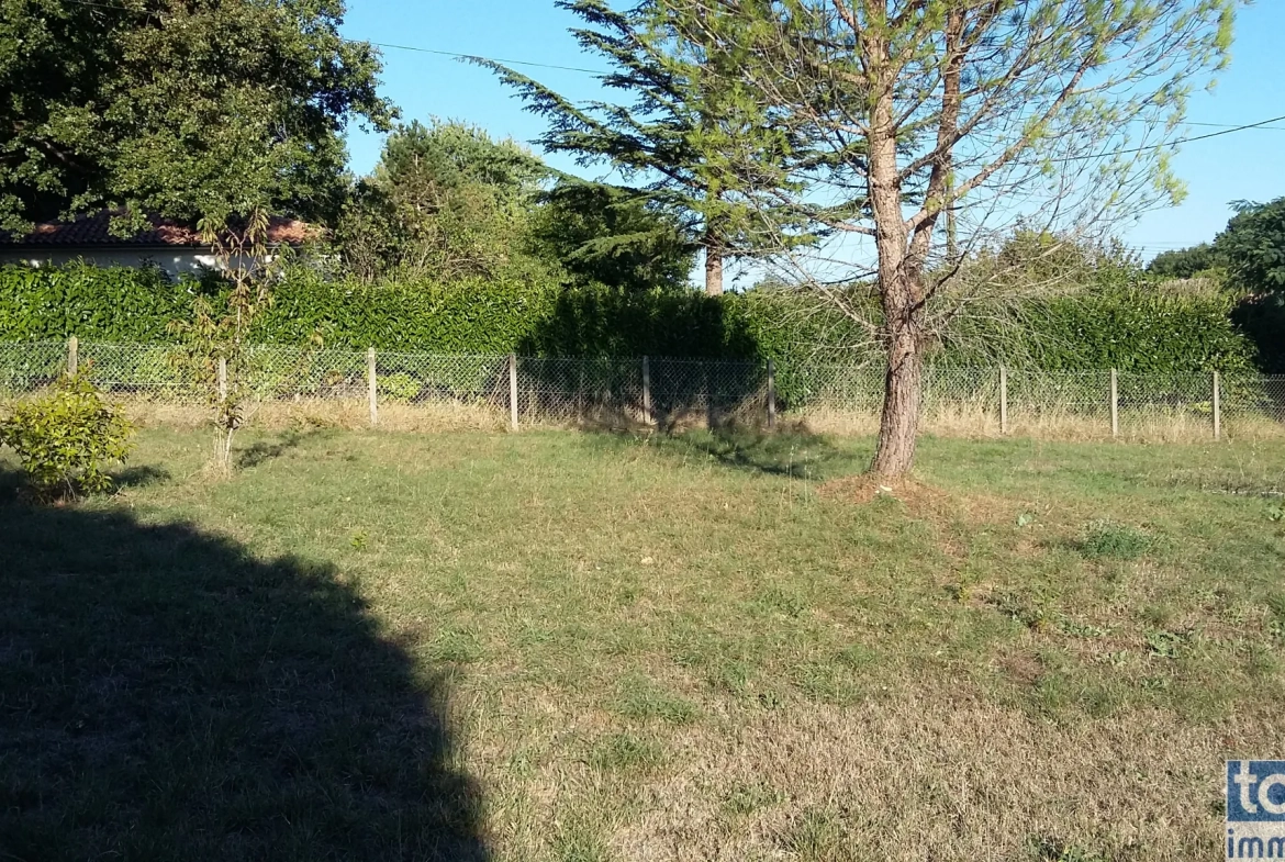 Terrain constructible de 827 m² à Garat, proche Soyaux, idéal pour une maison de plain-pied 