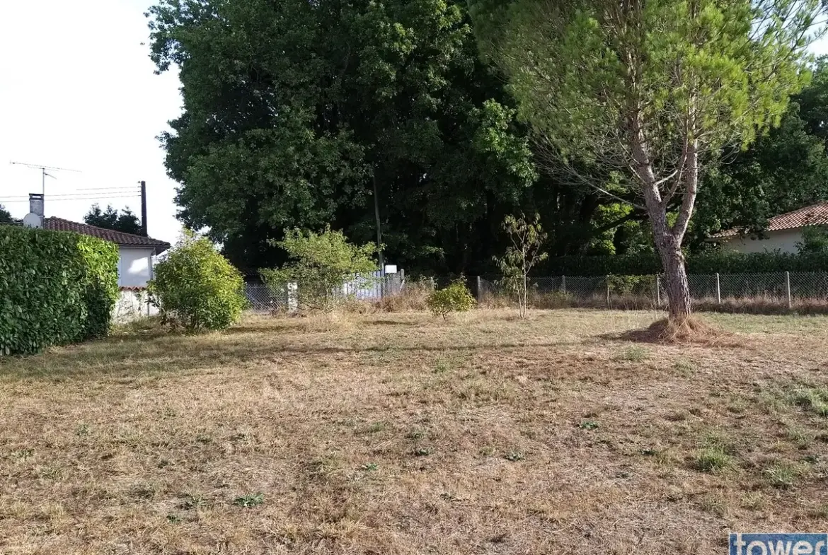 Terrain constructible de 827 m² à Garat, proche Soyaux, idéal pour une maison de plain-pied 