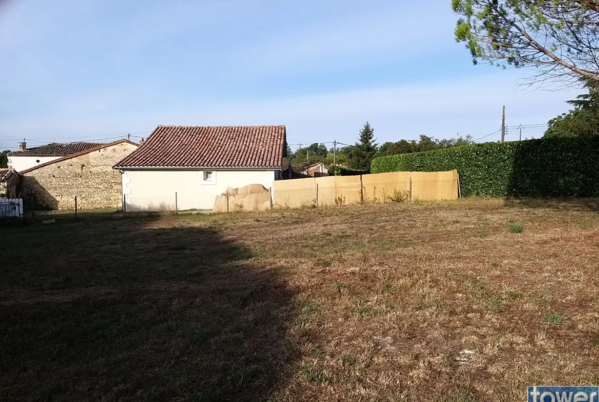 Terrain constructible de 827 m² à Garat, proche Soyaux, idéal pour une maison de plain-pied 