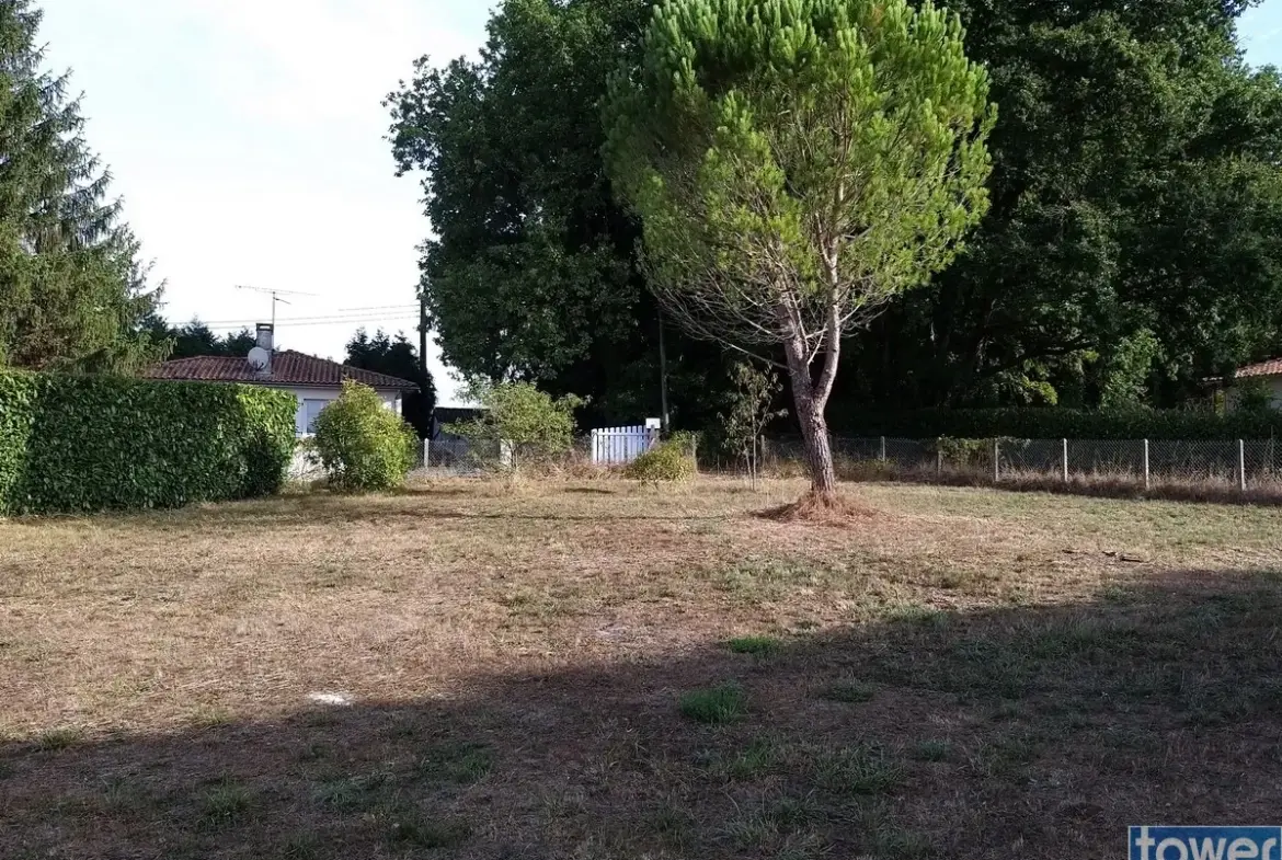Terrain constructible de 827 m² à Garat, proche Soyaux, idéal pour une maison de plain-pied 
